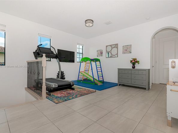 11816 SW 13th Ct, Pembroke Pines FL 33025