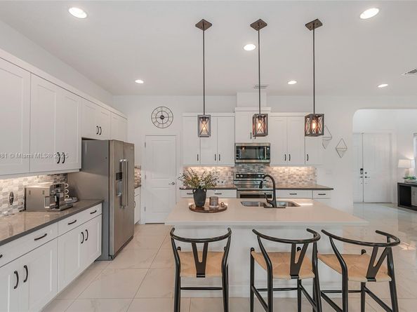 11816 SW 13th Ct, Pembroke Pines FL 33025