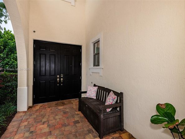 11816 SW 13th Ct, Pembroke Pines FL 33025
