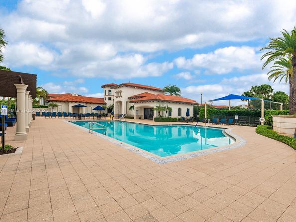 11816 SW 13th Ct, Pembroke Pines FL 33025