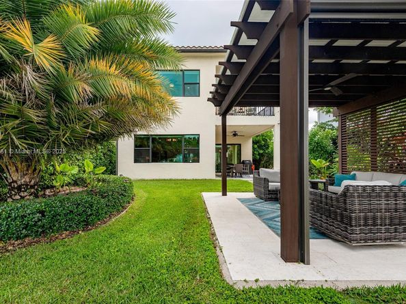 11816 SW 13th Ct, Pembroke Pines FL 33025