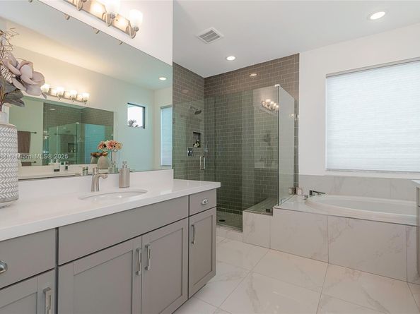 11816 SW 13th Ct, Pembroke Pines FL 33025