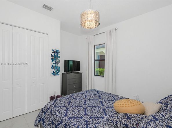 11816 SW 13th Ct, Pembroke Pines FL 33025