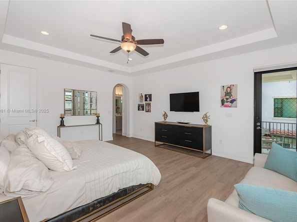 11816 SW 13th Ct, Pembroke Pines FL 33025