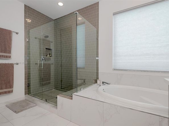 11816 SW 13th Ct, Pembroke Pines FL 33025