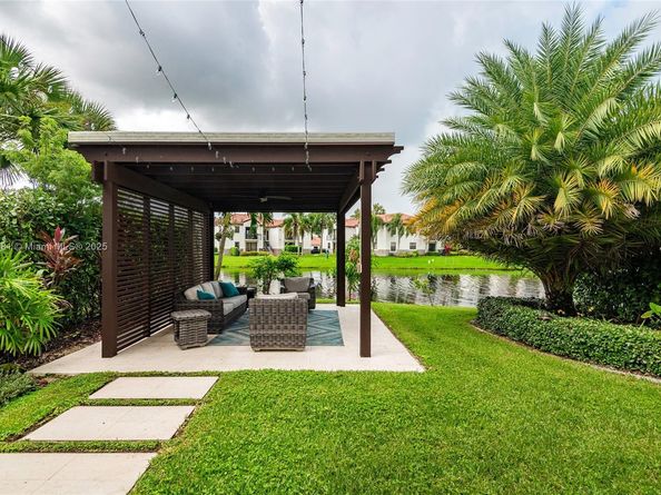 11816 SW 13th Ct, Pembroke Pines FL 33025