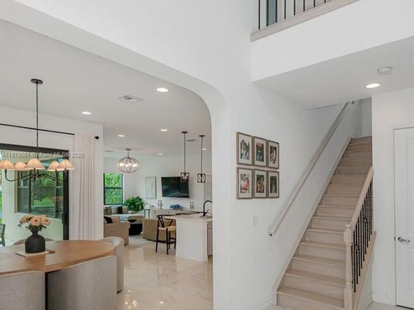 11816 SW 13th Ct, Pembroke Pines FL 33025