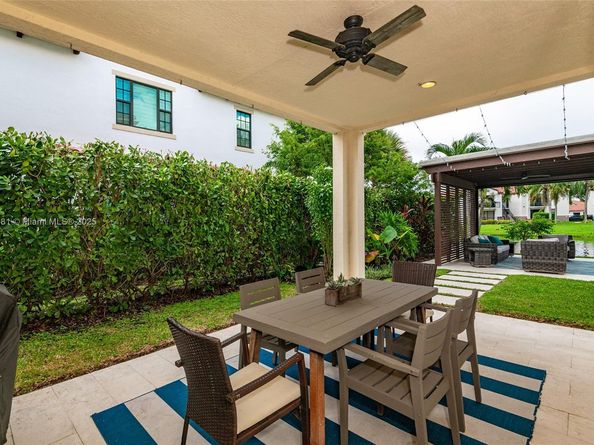 11816 SW 13th Ct, Pembroke Pines FL 33025