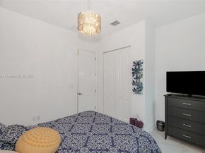 11816 SW 13th Ct, Pembroke Pines FL 33025