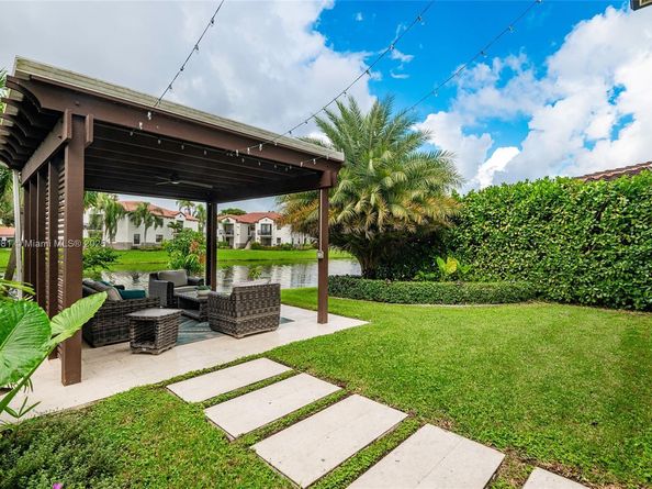11816 SW 13th Ct, Pembroke Pines FL 33025