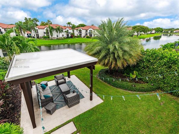 11816 SW 13th Ct, Pembroke Pines FL 33025