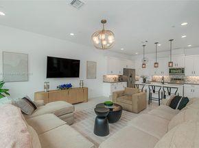 11816 SW 13th Ct, Pembroke Pines FL 33025