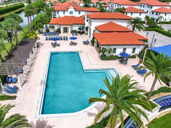 11816 SW 13th Ct, Pembroke Pines FL 33025