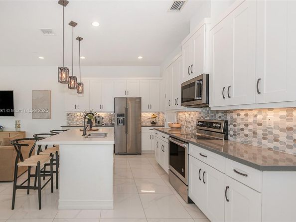 11816 SW 13th Ct, Pembroke Pines FL 33025