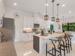 11816 SW 13th Ct, Pembroke Pines FL 33025