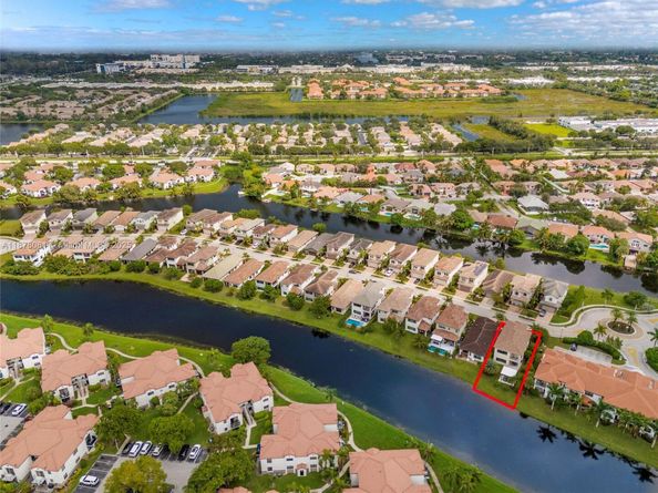 11816 SW 13th Ct, Pembroke Pines FL 33025