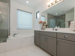 11816 SW 13th Ct, Pembroke Pines FL 33025