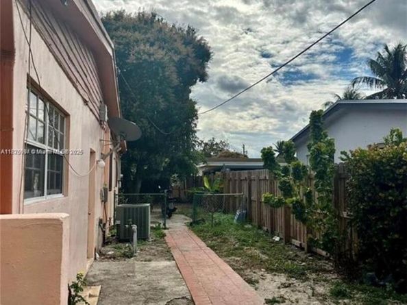 1020 NE 179th St, North Miami Beach FL 33162