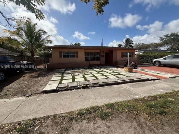 1020 NE 179th St, North Miami Beach FL 33162