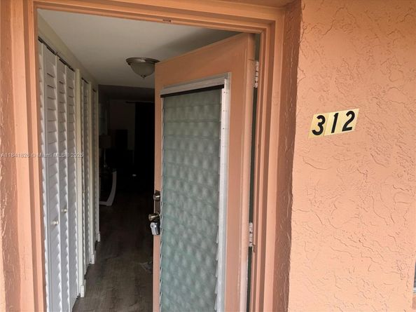 2841 Somerset Dr 312, Lauderdale Lakes FL 33311