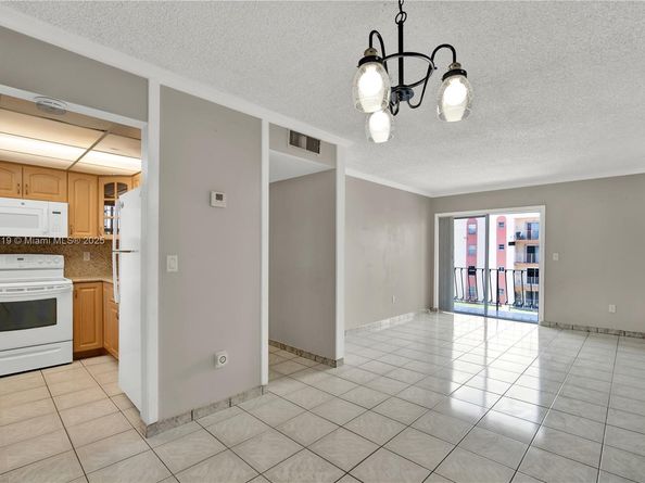 6825 W Flagler St 303, Miami FL 33144