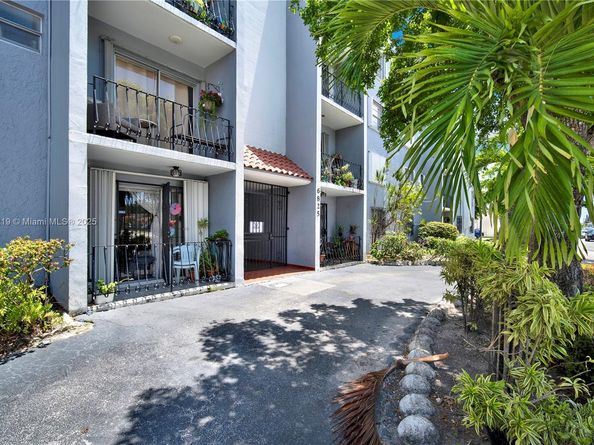 6825 W Flagler St 303, Miami FL 33144