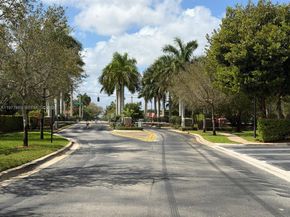 12350 S Village Cir, Davie FL 33325