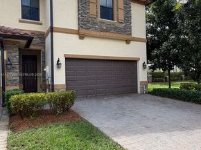 12350 S Village Cir, Davie FL 33325