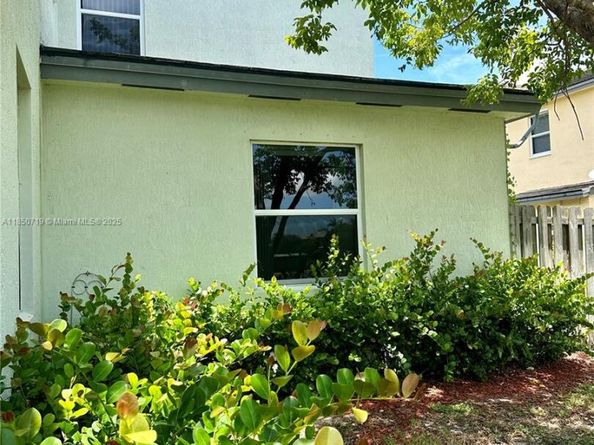 133 SE 28th Ter 8, Homestead FL 33033