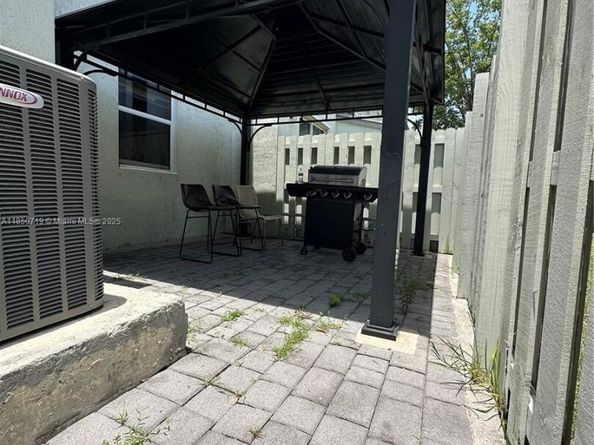 133 SE 28th Ter 8, Homestead FL 33033