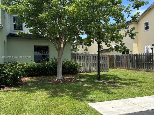 133 SE 28th Ter 8, Homestead FL 33033