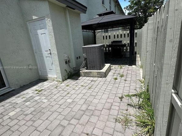 133 SE 28th Ter 8, Homestead FL 33033