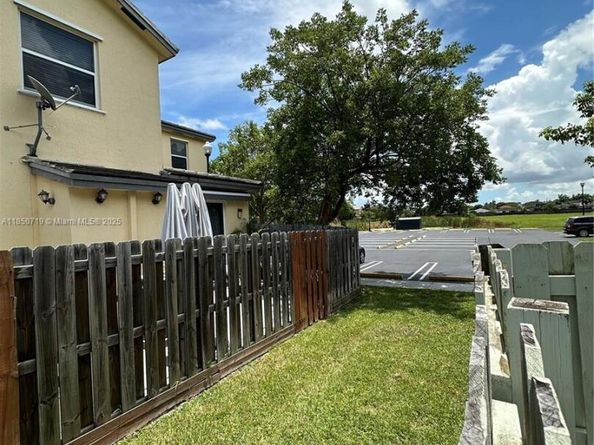 133 SE 28th Ter 8, Homestead FL 33033