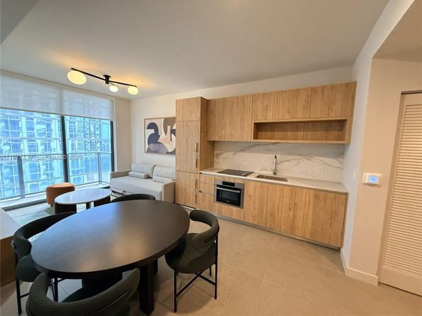 11 NE 6th 1905, Miami FL 33132