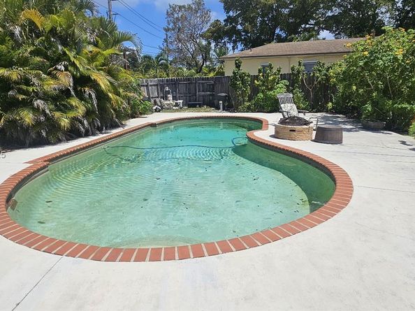 2011 Plunkett St, Hollywood FL 33020
