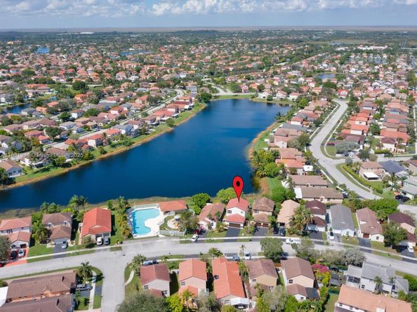 2130 NW 184th Way, Pembroke Pines FL 33029