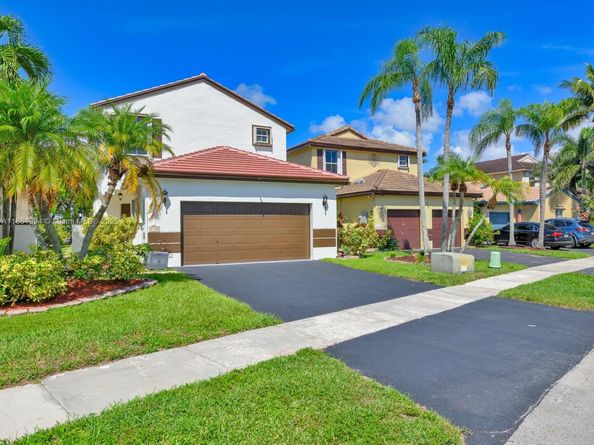 2130 NW 184th Way, Pembroke Pines FL 33029