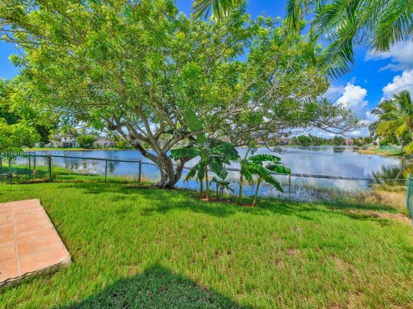 2130 NW 184th Way, Pembroke Pines FL 33029