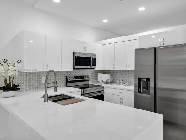 2130 NW 184th Way, Pembroke Pines FL 33029