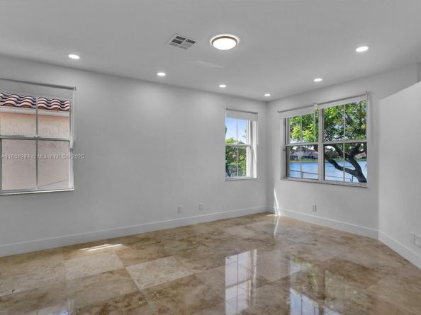 2130 NW 184th Way, Pembroke Pines FL 33029