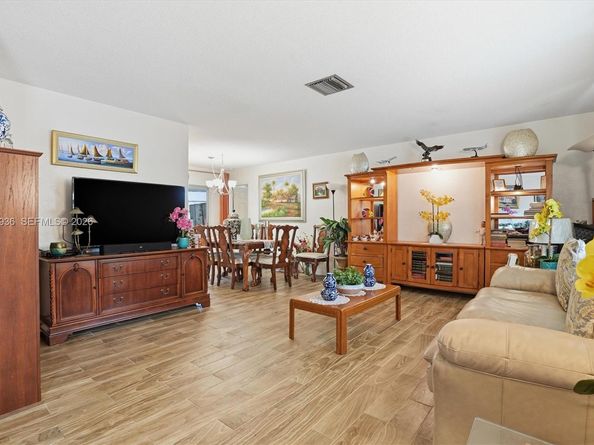 9417 NW 70th Pl, Tamarac FL 33321