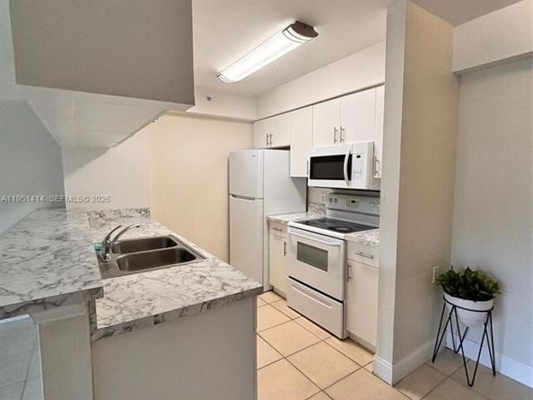 450 S Park Rd 5104, Hollywood FL 33021