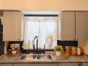 625 NE 130th St, North Miami FL 33161