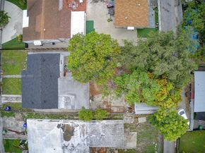 1426 NW 28th St, Miami FL 33142