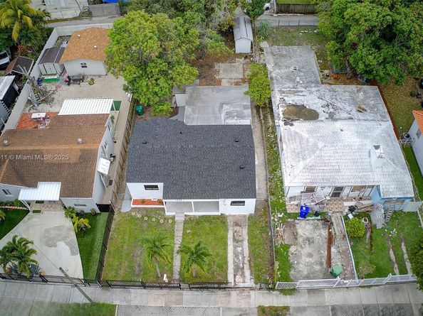 1426 NW 28th St, Miami FL 33142