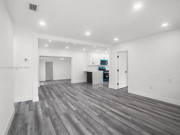 1426 NW 28th St, Miami FL 33142