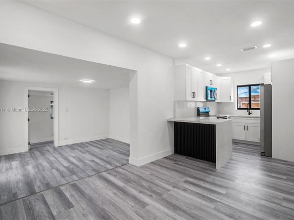 1426 NW 28th St, Miami FL 33142