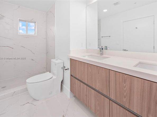 32 NW 14th Ave 103, Miami FL 33125