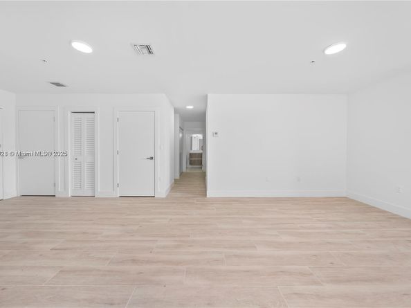 32 NW 14th Ave 103, Miami FL 33125