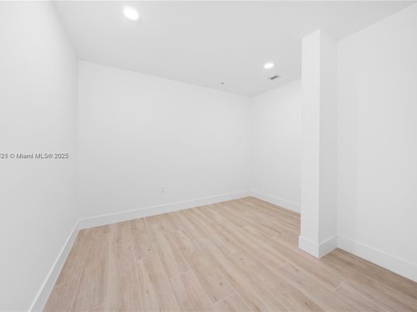 32 NW 14th Ave 103, Miami FL 33125